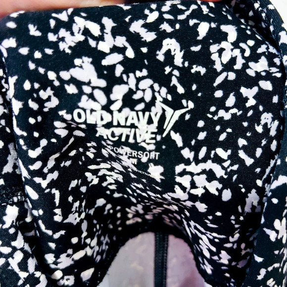 OLD NAVY  Black & white pattern 3/4 Powersoft leggings - Picture 6 of 6